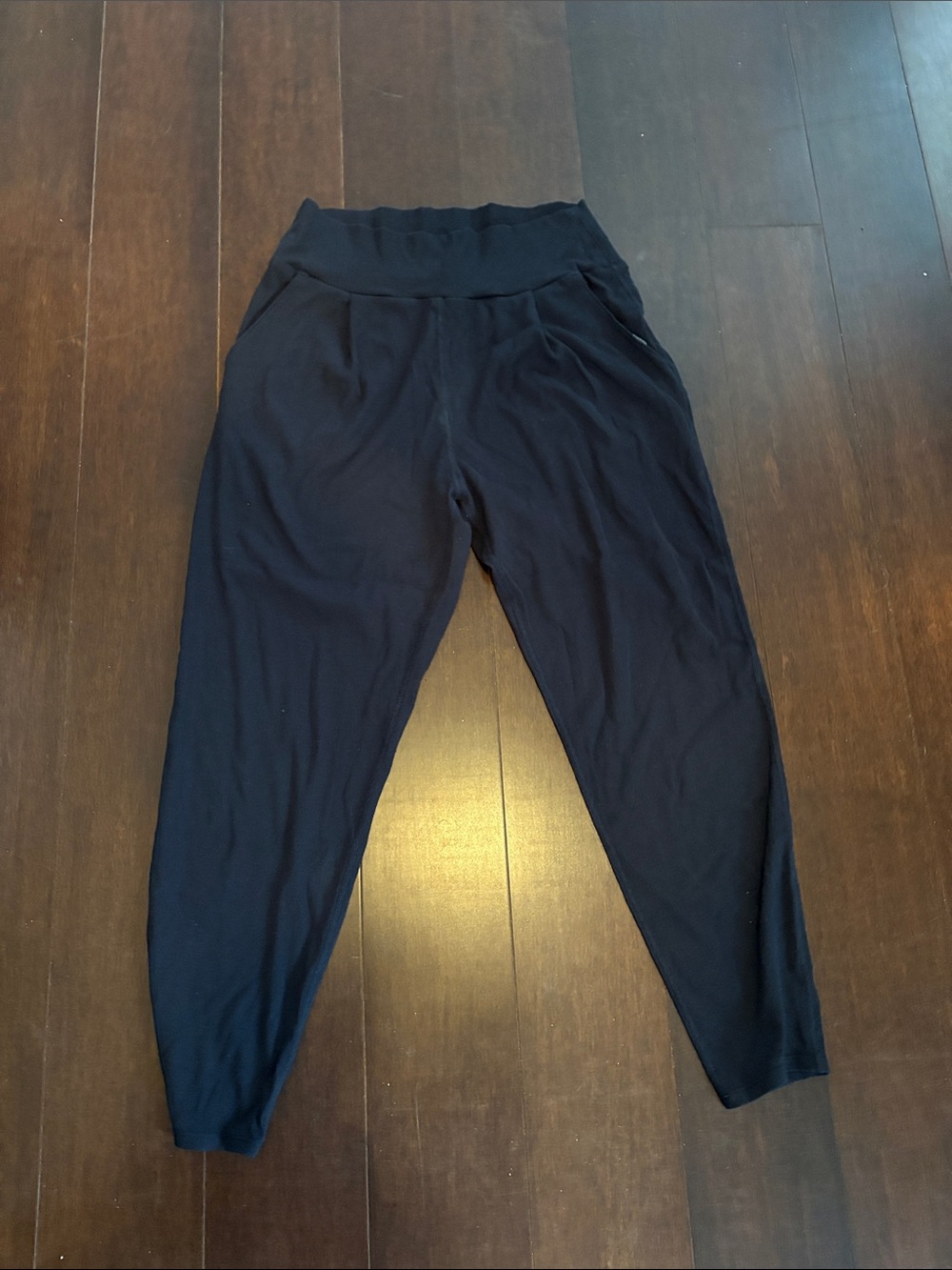 Vuori Women's Black Jogger Sweatpants